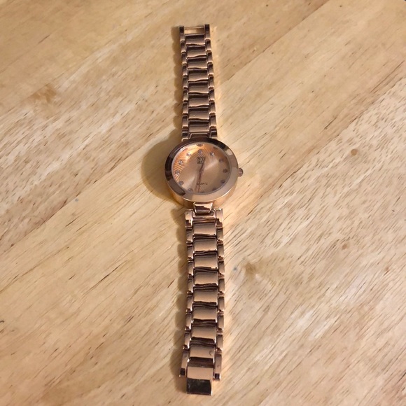 New York & Company Accessories - Rose gold New York & Company watch new battery